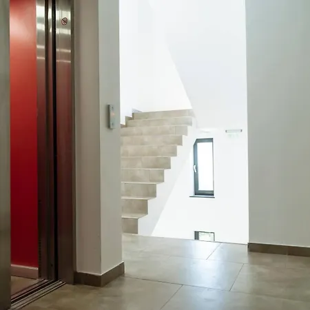 2 - New Building & Parking Apartman