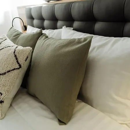 2 - New Building & Parking Bükreş