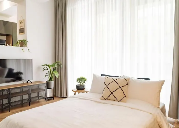 2 - New Building & Parking Bükreş