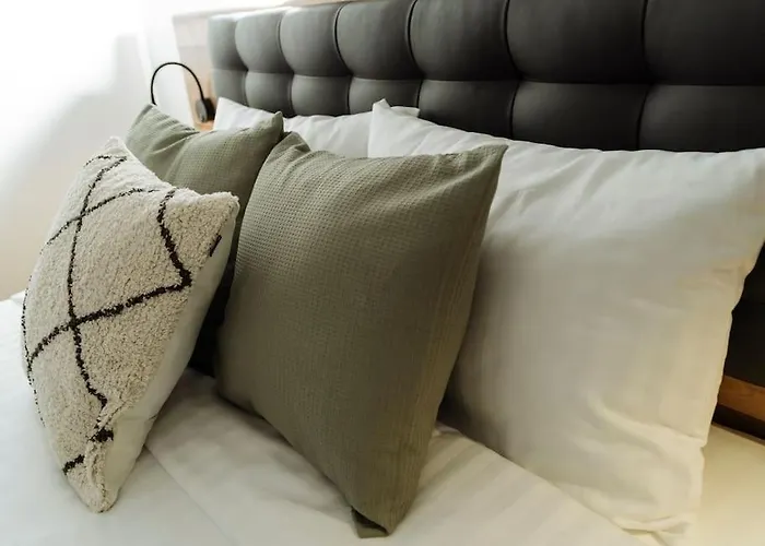 2 - New Building & Parking بوخارست