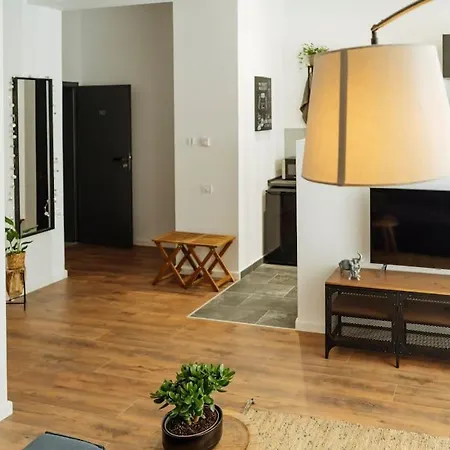 Apartament 2 - New Building & Parking *